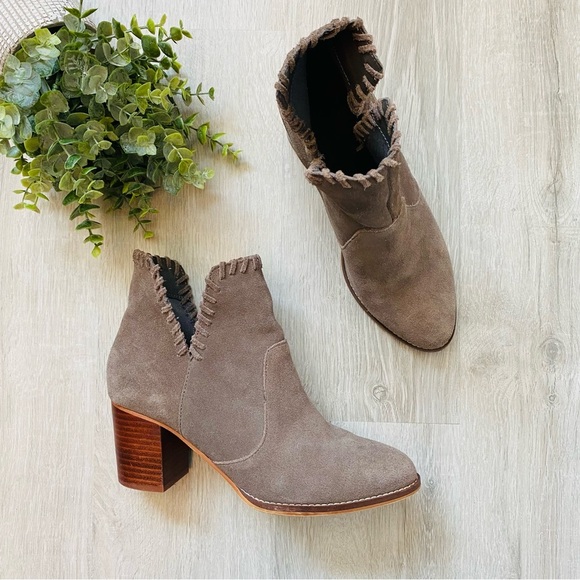 Urban Outfitters Sasha Whip Stitch Suede Ankle Boot Sz 7 - Picture 1 of 9